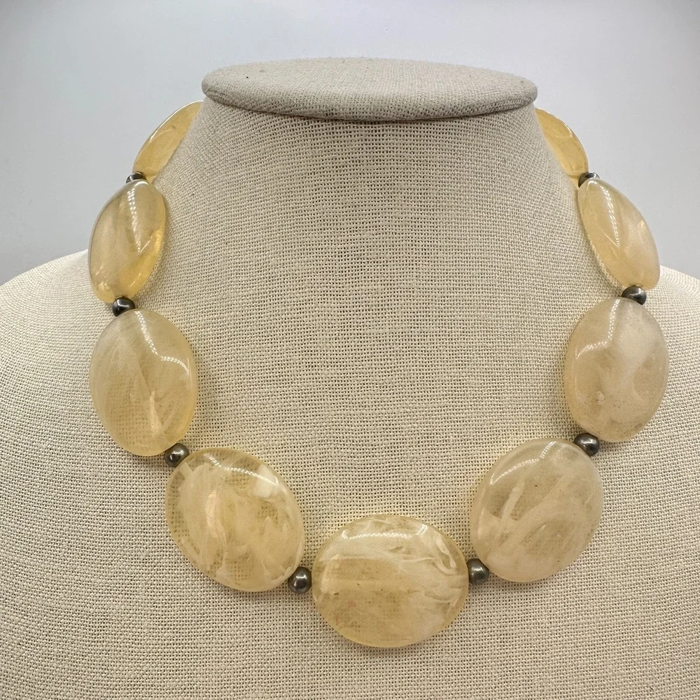 Vintage 90s Silver Tone Pale Yellow Pebble Resin Retro Necklace Women's Jewelry